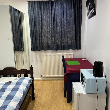 Comfortable Single Bedroom With Free On Site Parking Kingston upon Thames  Εξωτερικό φωτογραφία