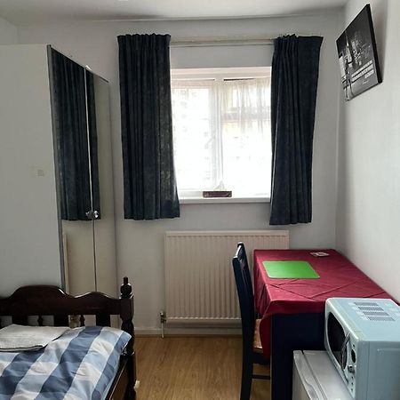 Comfortable Single Bedroom With Free On Site Parking Kingston upon Thames  Εξωτερικό φωτογραφία