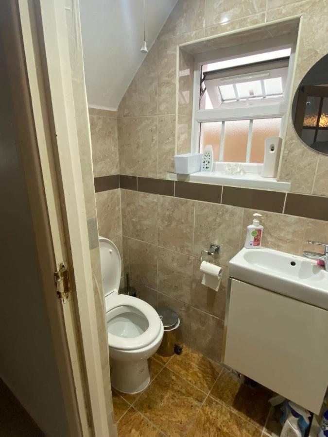 Comfortable Single Bedroom With Free On Site Parking Kingston upon Thames  Εξωτερικό φωτογραφία