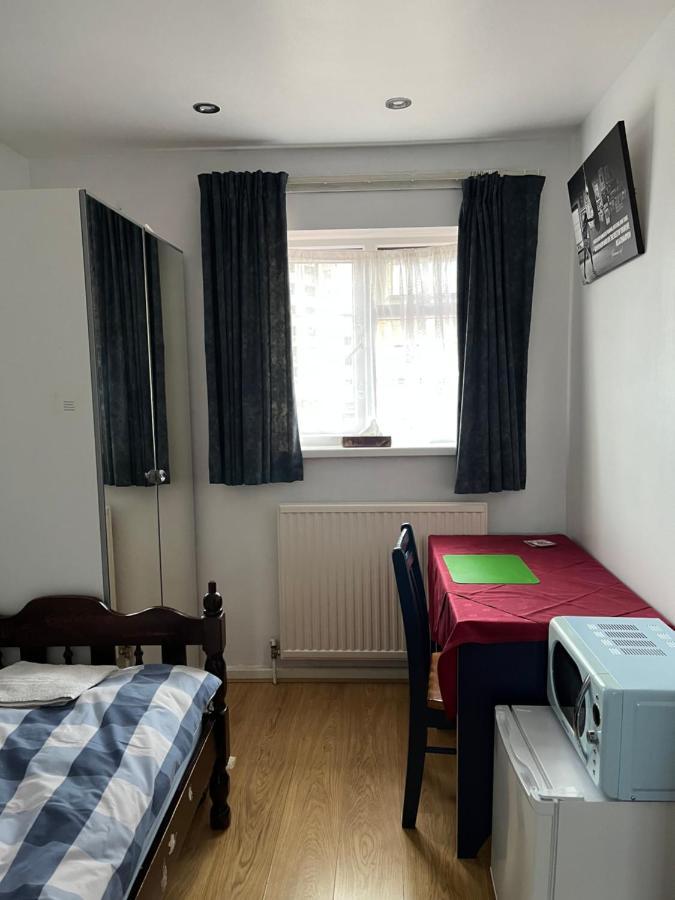 Comfortable Single Bedroom With Free On Site Parking Kingston upon Thames  Εξωτερικό φωτογραφία