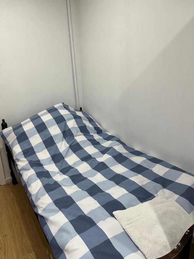 Comfortable Single Bedroom With Free On Site Parking Kingston upon Thames  Εξωτερικό φωτογραφία