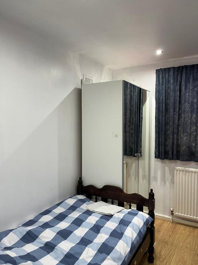Comfortable Single Bedroom With Free On Site Parking Kingston upon Thames  Εξωτερικό φωτογραφία